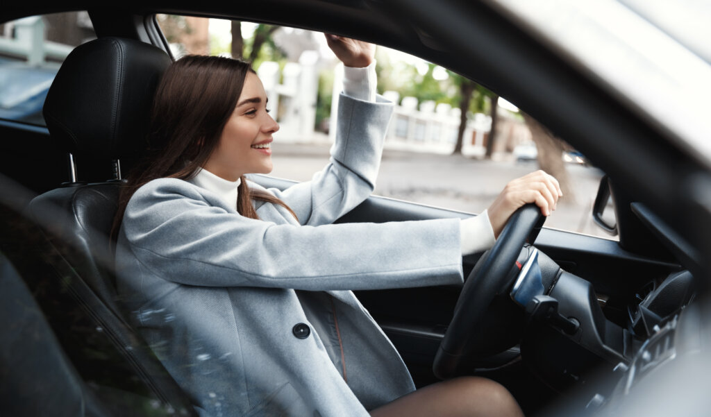 Veronica, vendedora, «Elegante solución para la comodidad en el coche»