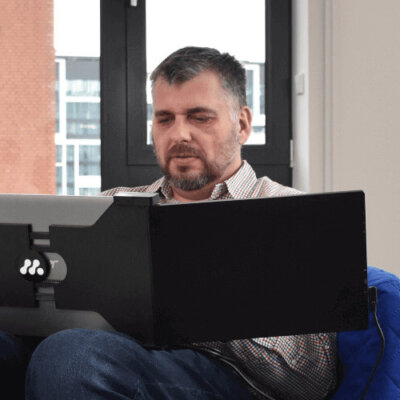 How to position the monitor correctly