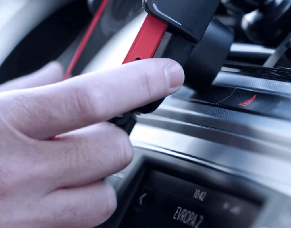 MISURA trae el mejor soporte para teléfono de coche – MA04 con carga inalámbrica QC3